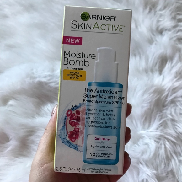 Garnier Other - Garnier SkinActive Moisture Bomb Daily Moisturizer